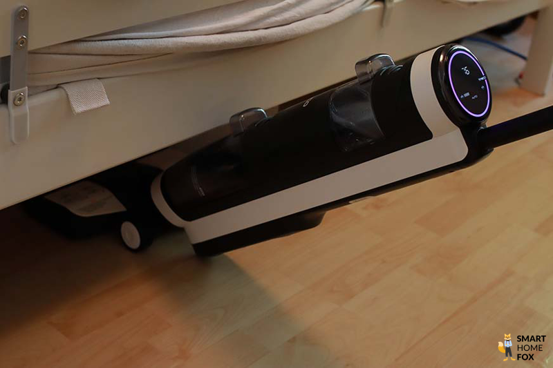 Reinigung unter Möbeln mit Tineco Wischsauger